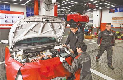 一边是车主维修难、维修贵，一边是维修店不