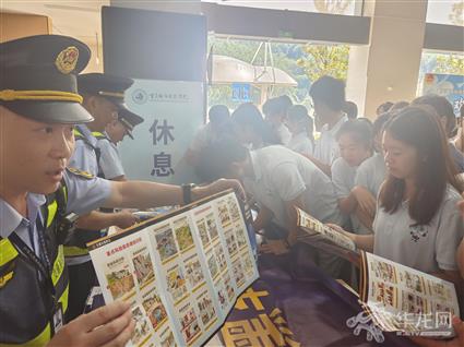 开展专项行动 重庆交通执法织密校园周边出